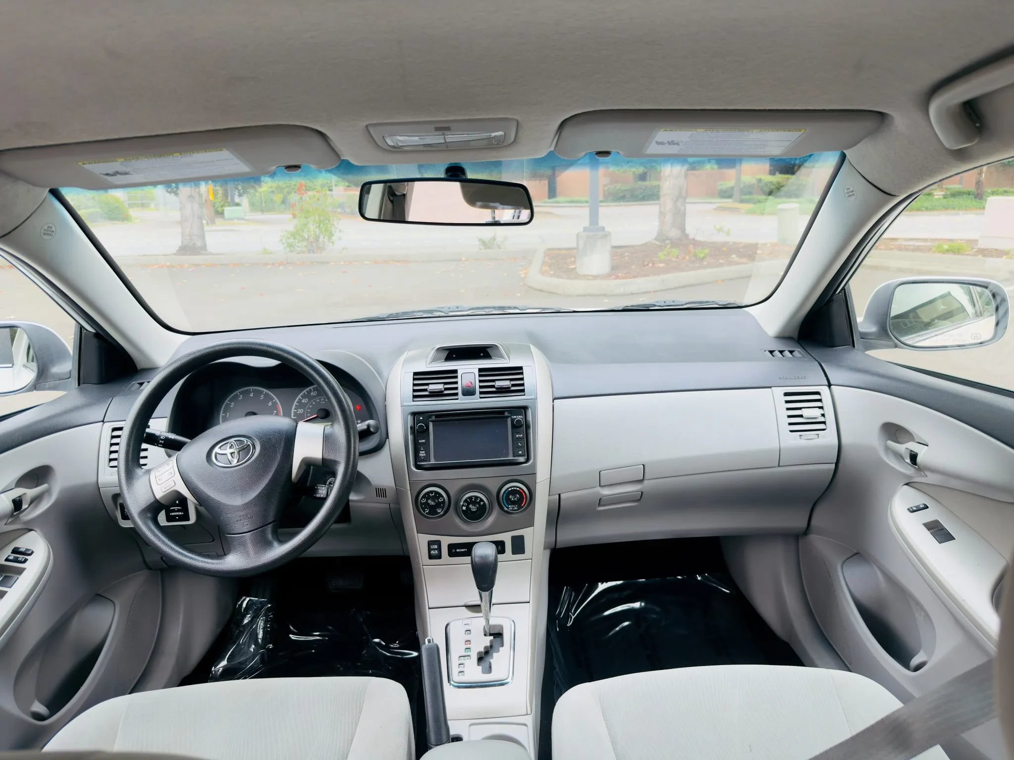 Used 2013 Toyota Corolla LE FWD image 13