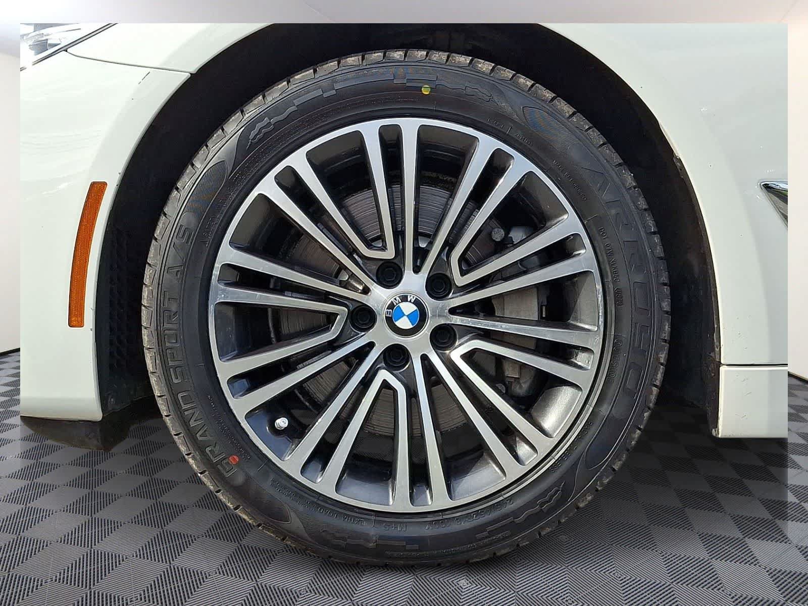 Used 2020 BMW 530i xDrive w/ Convenience Package AWD/4WD image 8
