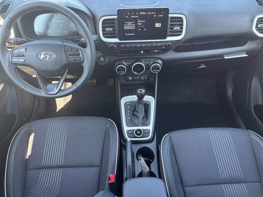 Used 2025 Hyundai Venue Limited image 6