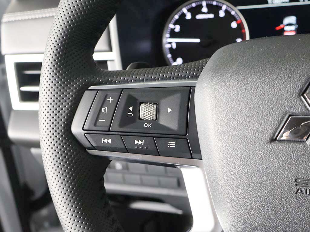 New 2026 Mitsubishi Outlander LE AWD/4WD image 37