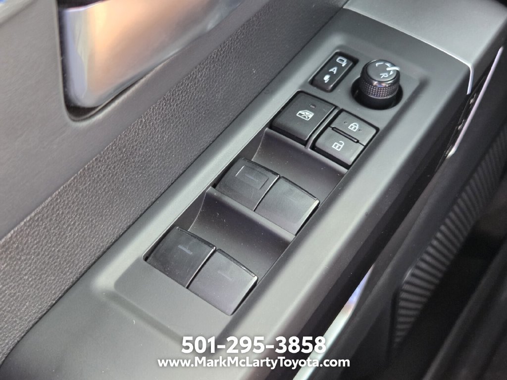 Used 2024 Toyota Sequoia Platinum AWD/4WD image 31