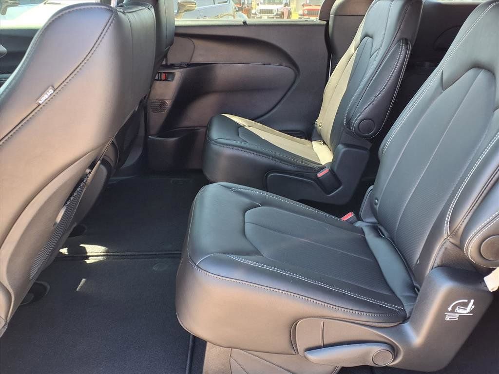 New 2026 Chrysler Voyager LX FWD image 9