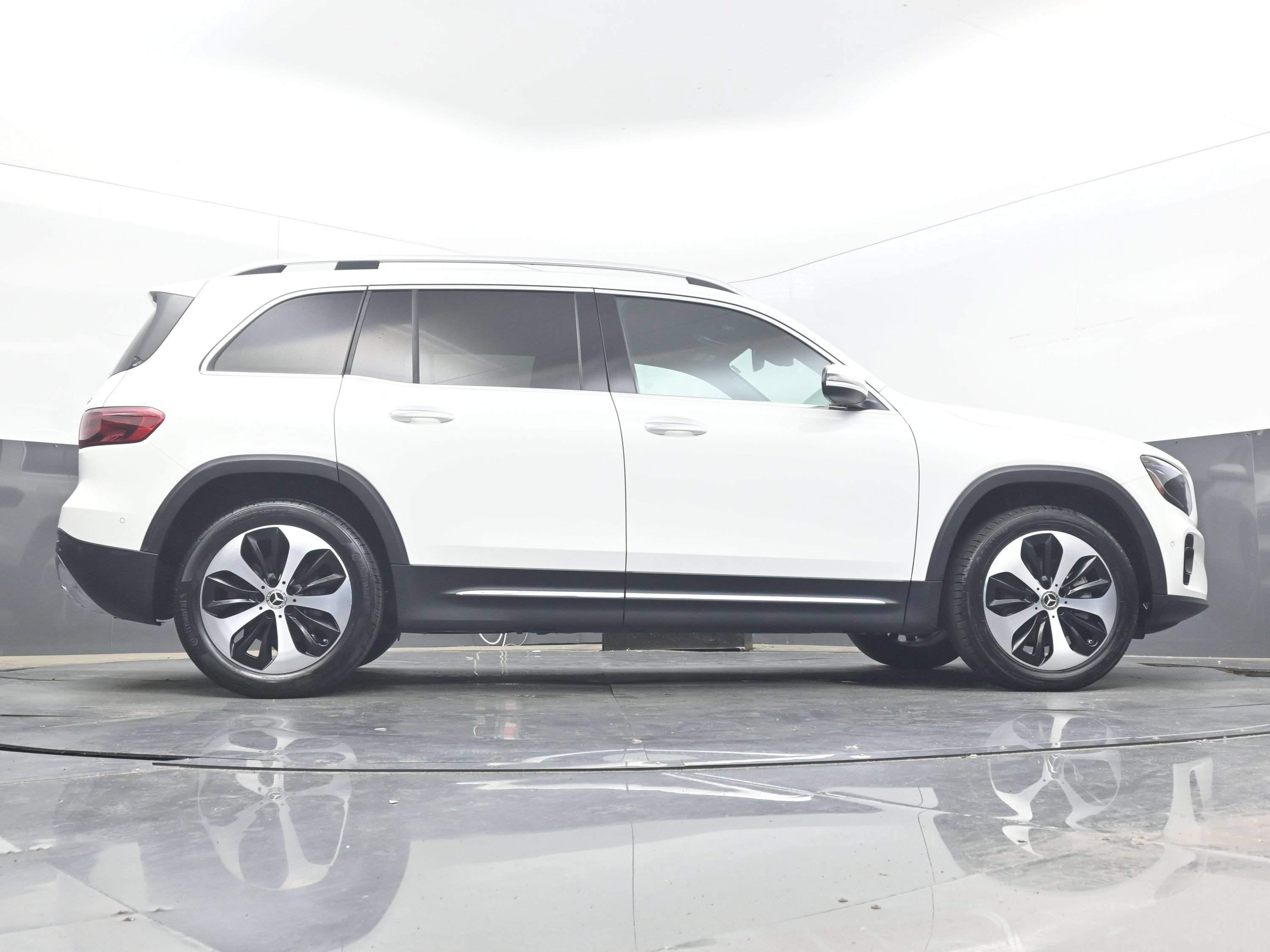 Used 2025 Mercedes-Benz GLB 250 4MATIC image 29