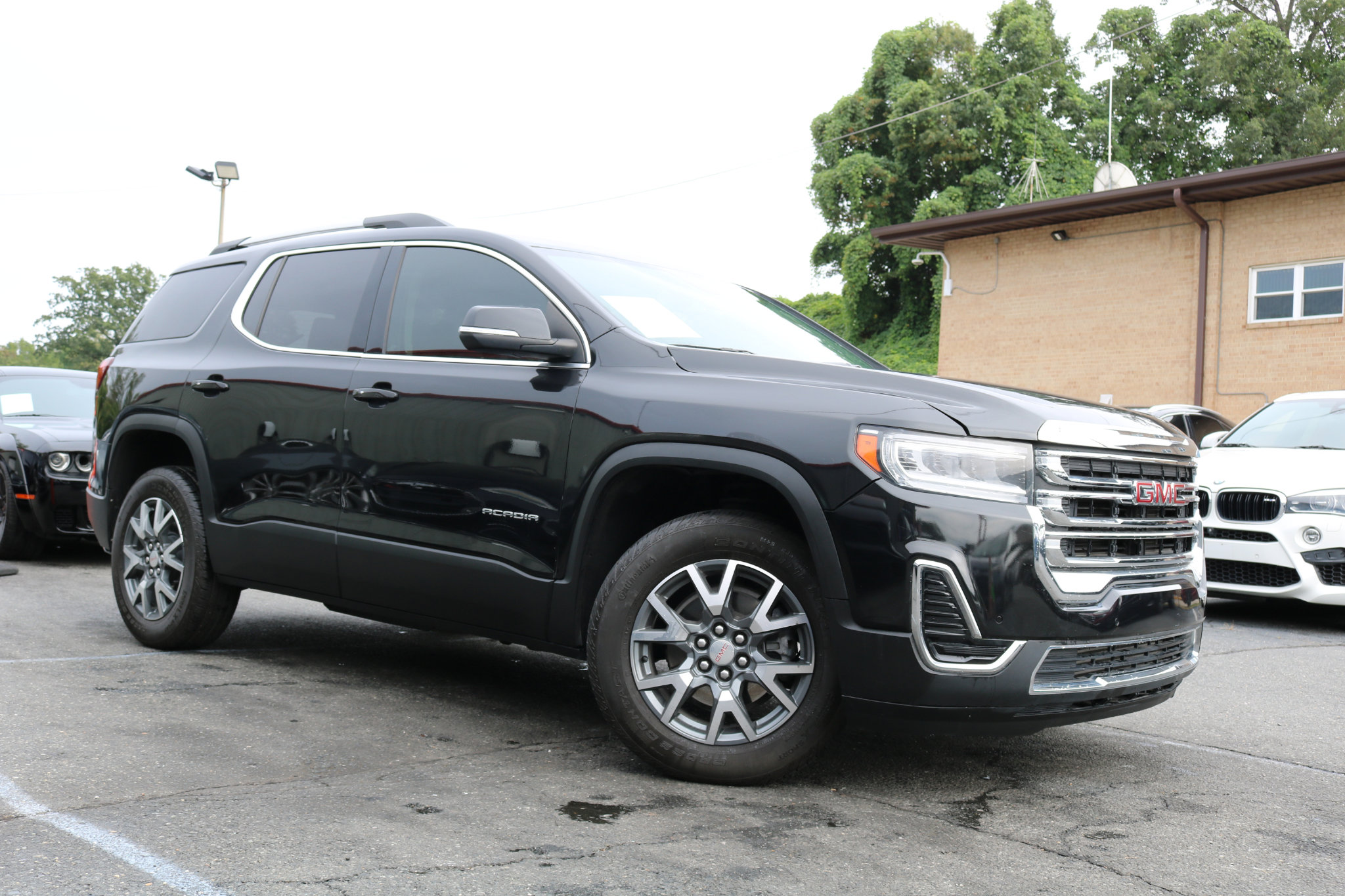 Used 2023 GMC Acadia SLT image 6