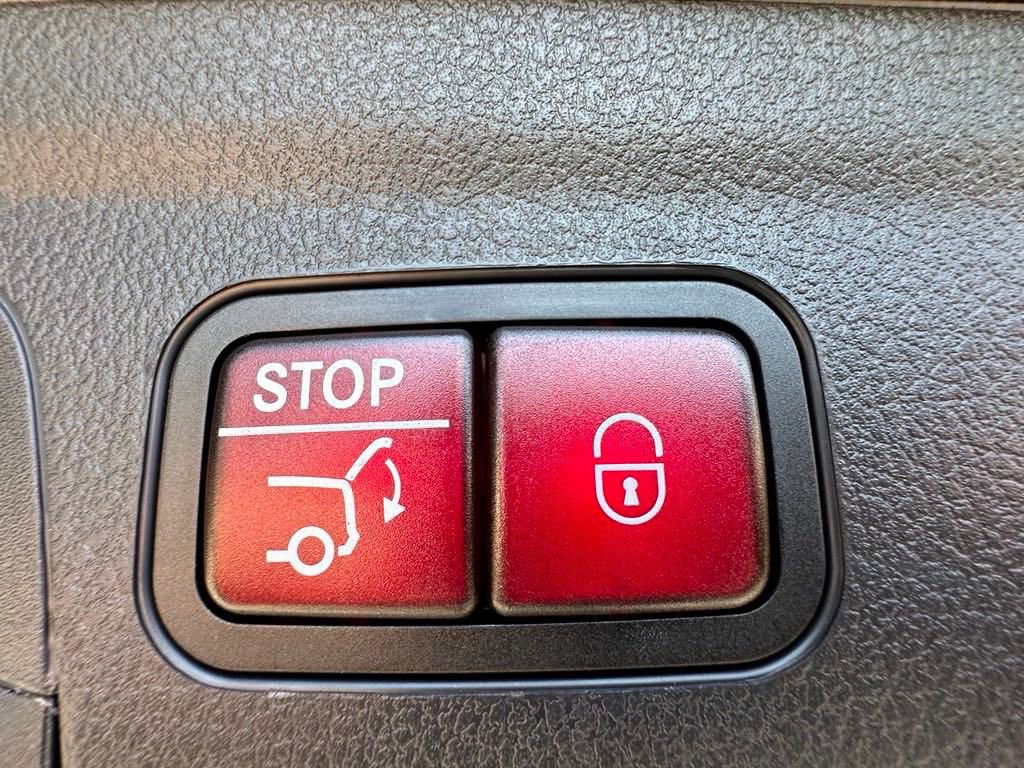 Used 2025 Mercedes-Benz GLE 450e 4MATIC image 17