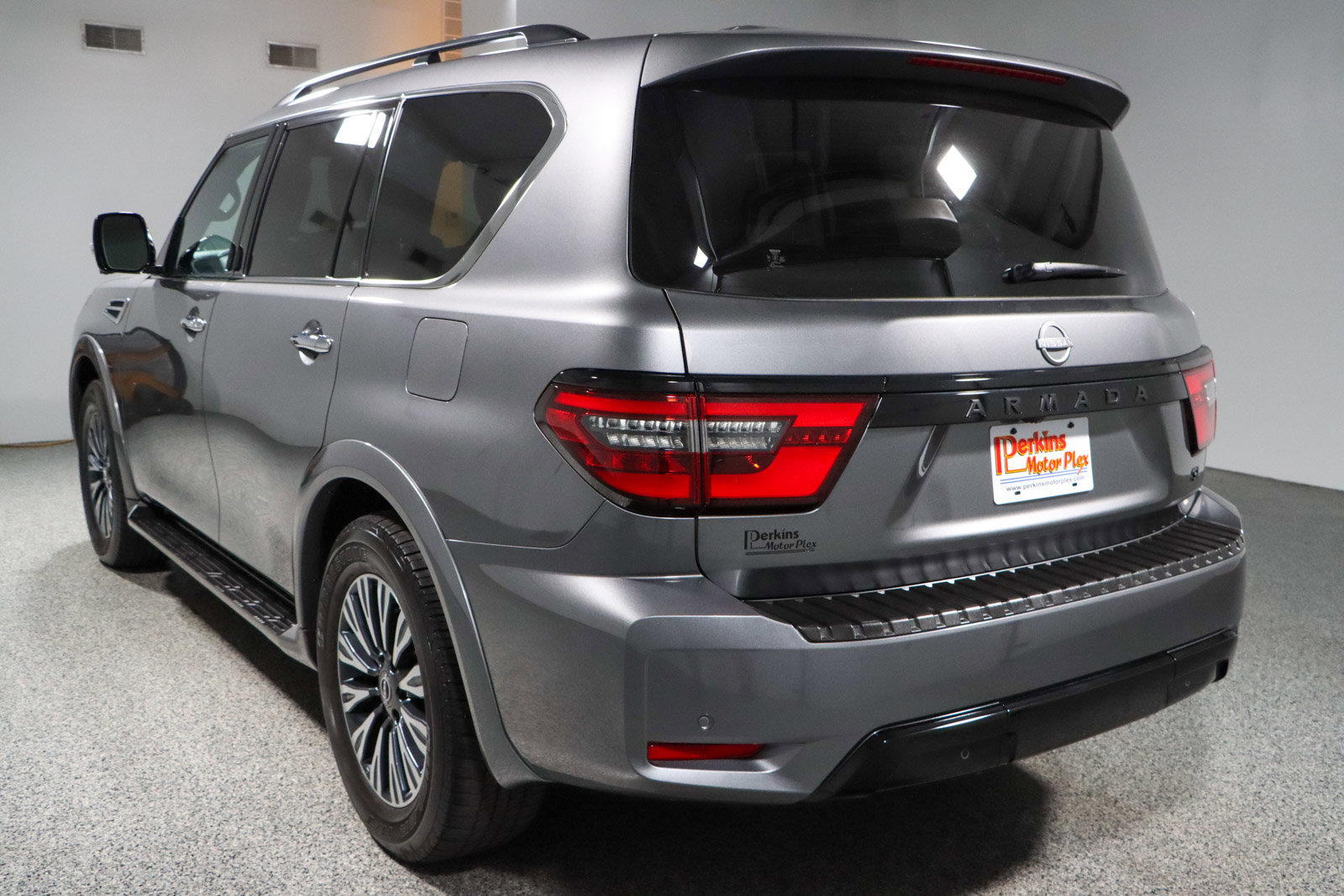 Used 2024 Nissan Armada SL w/ Midnight Edition Package image 9