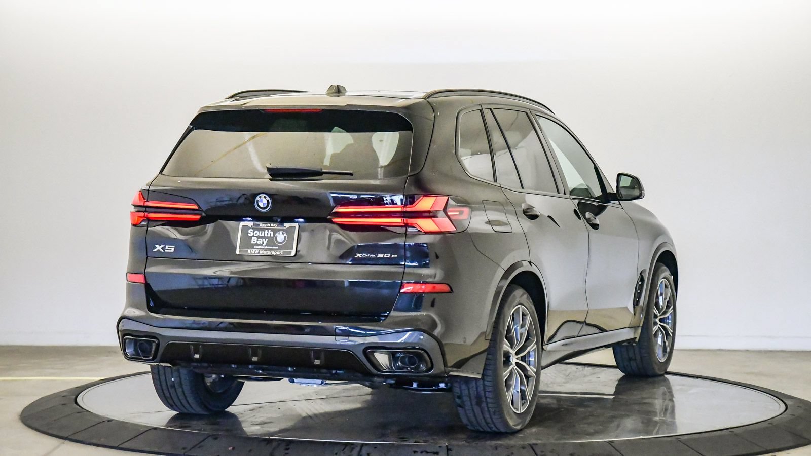 New 2026 BMW X5 xDrive50e w/ M Sport Package AWD/4WD image 5