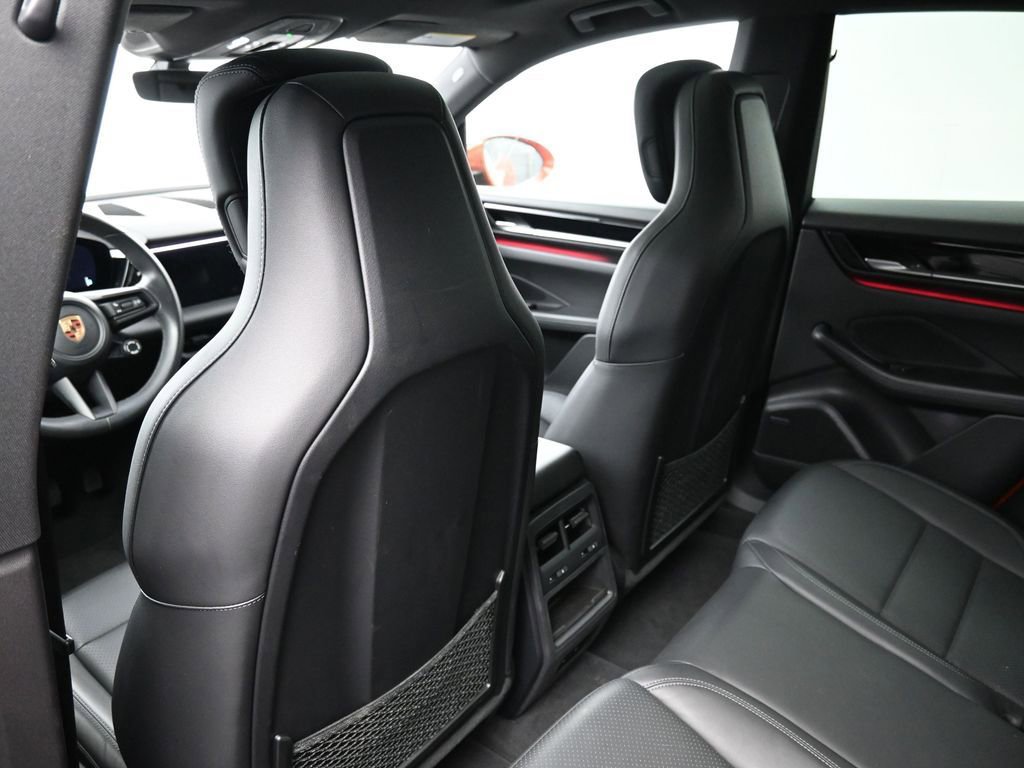 Certified 2025 Porsche Macan Electric image 10