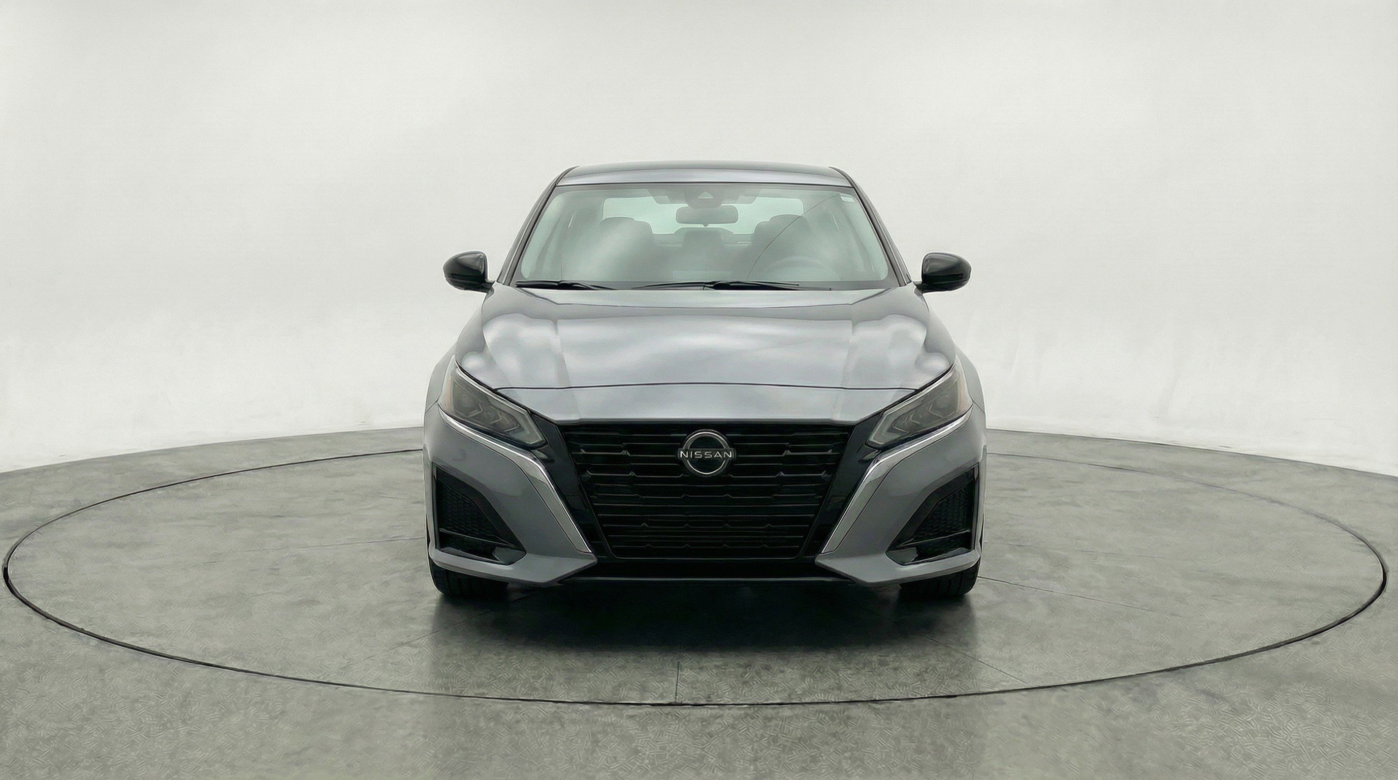 Used 2025 Nissan Altima 2.5 SV image 2