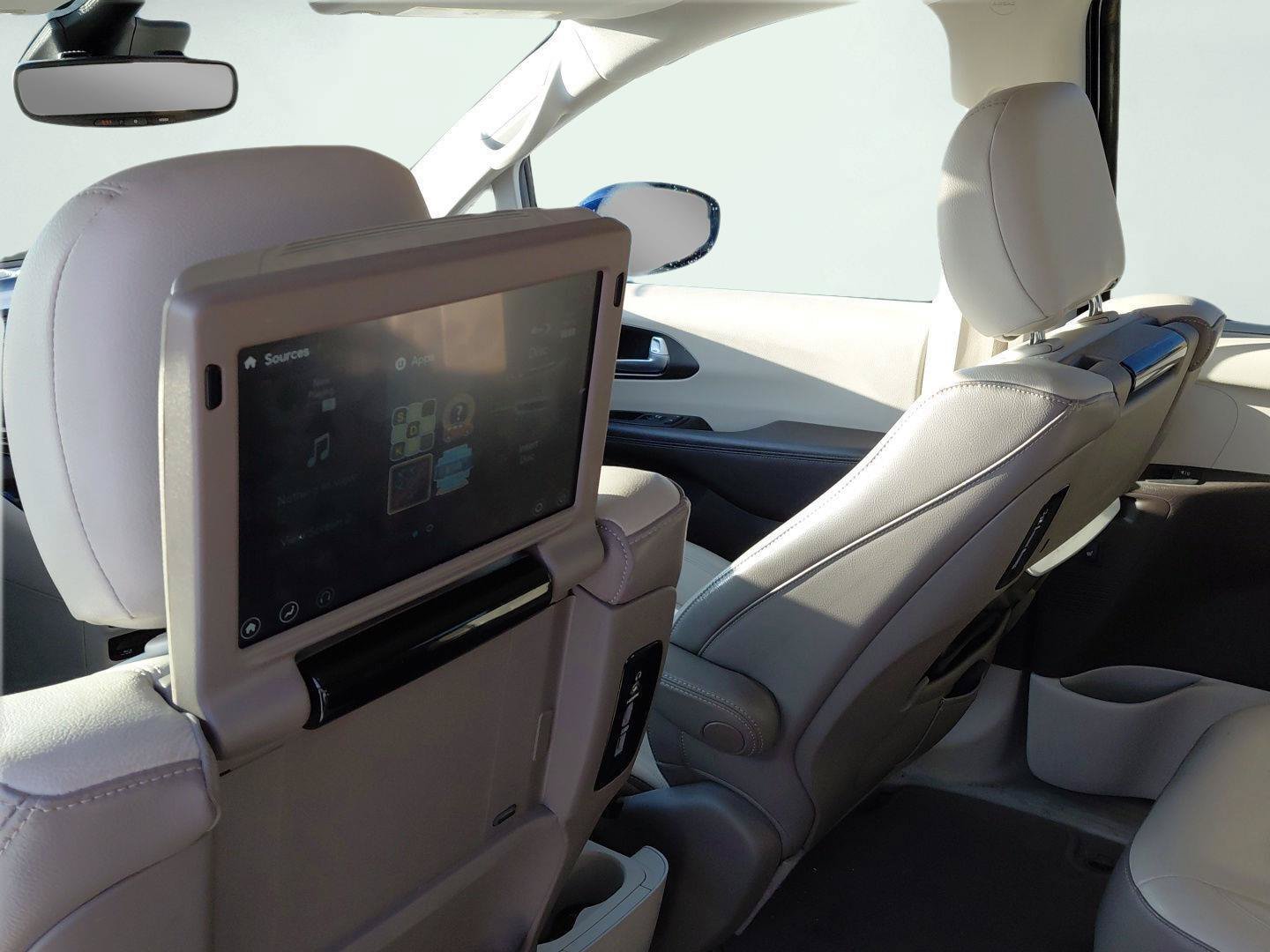 Used 2017 Chrysler Pacifica Touring-L Plus w/ Advanced Safetytec Group FWD image 39