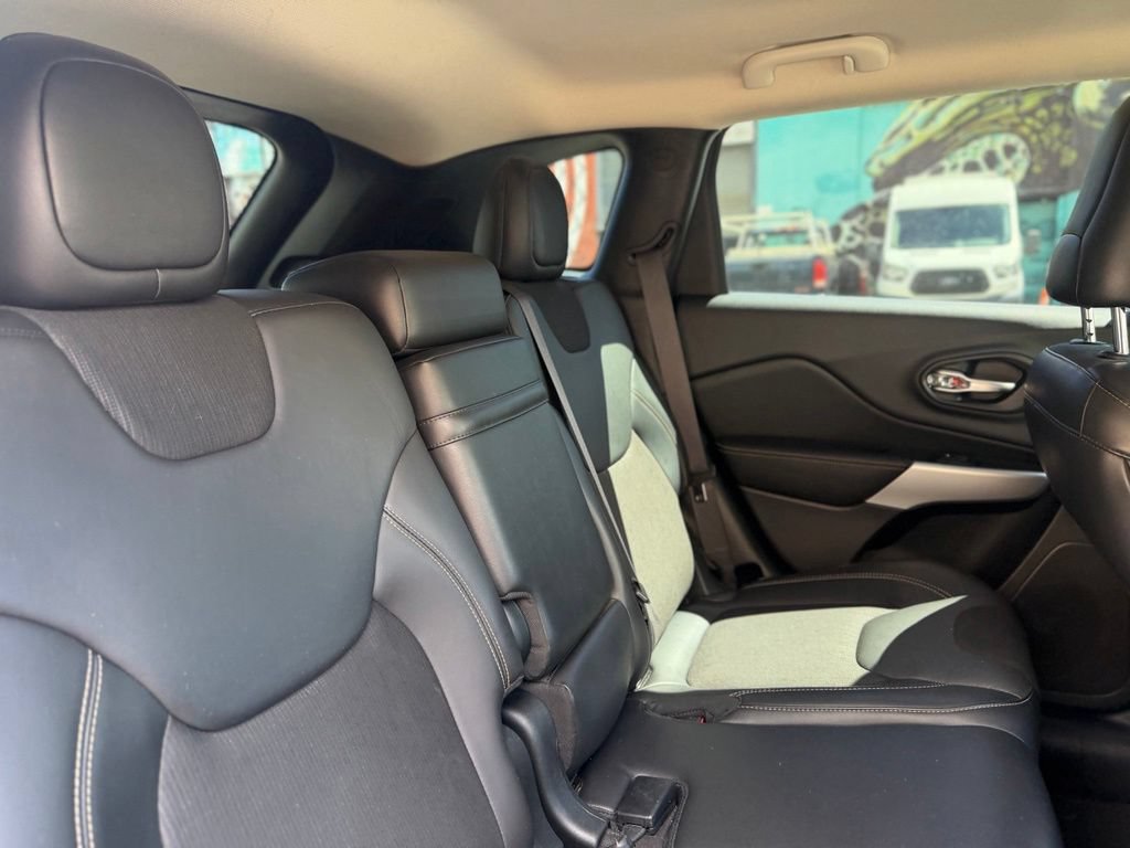 Used 2018 Jeep Cherokee Latitude Plus FWD image 14