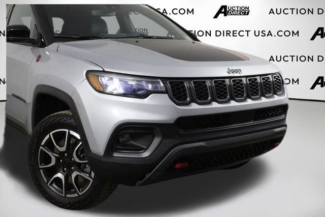 Used 2024 Jeep Compass Trailhawk AWD/4WD image 48
