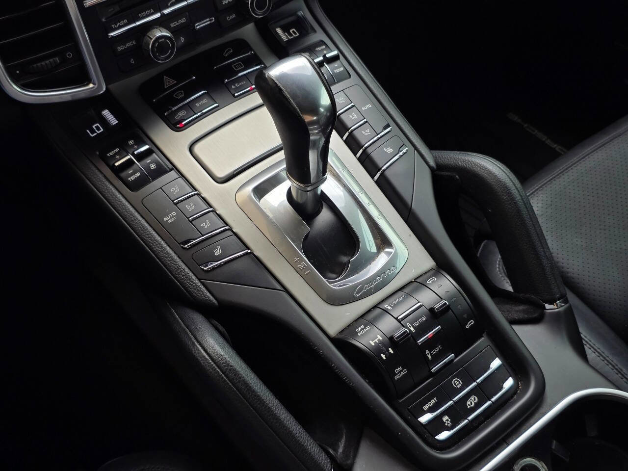 Used 2014 Porsche Cayenne GTS AWD/4WD image 16