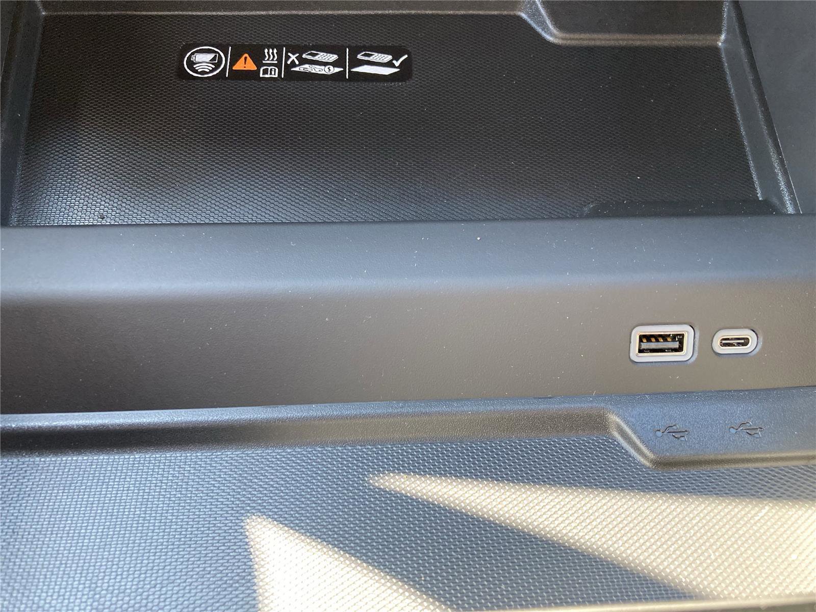 New 2026 Chevrolet Suburban Premier image 17