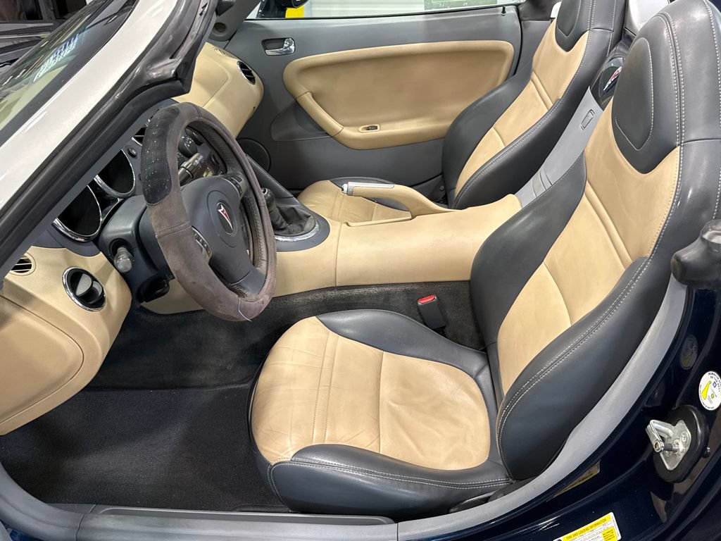 Used 2006 Pontiac Solstice Convertible w/ Premium Package RWD image 6