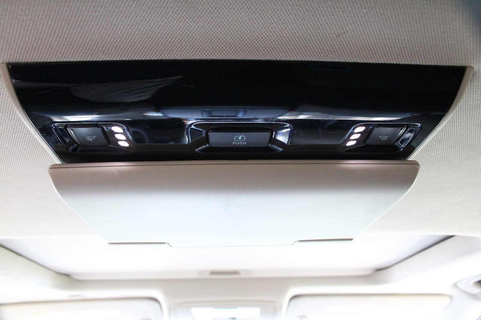 Used 2015 Chevrolet Suburban LTZ AWD/4WD image 30