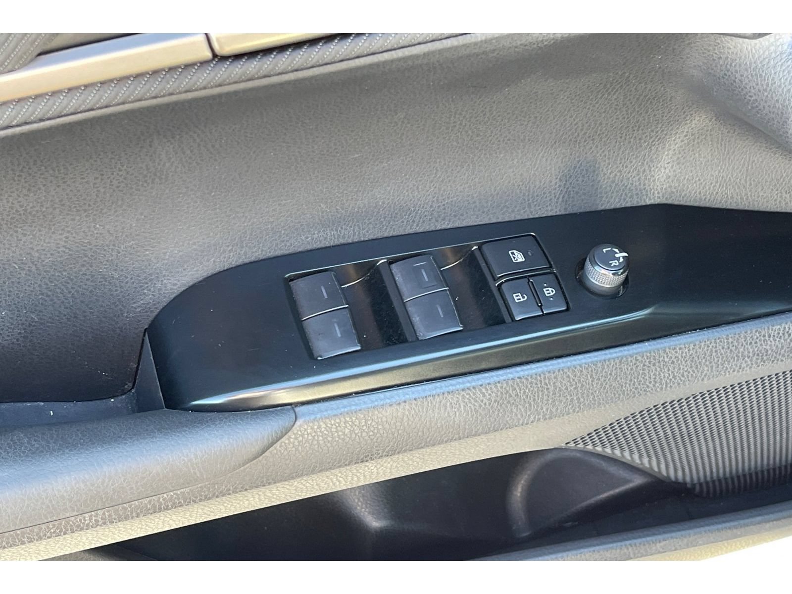 Used 2025 Toyota Camry SE w/ Multimedia Upgrade Package FWD image 13