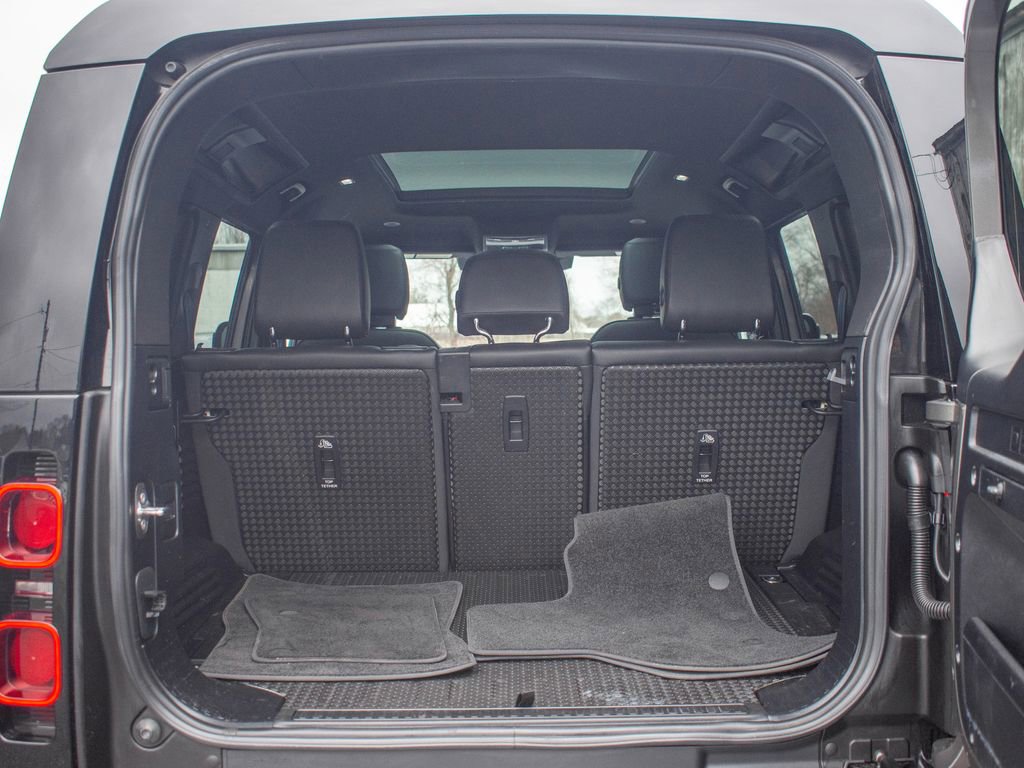 Certified 2024 Land Rover Defender 110 X-Dynamic SE image 38