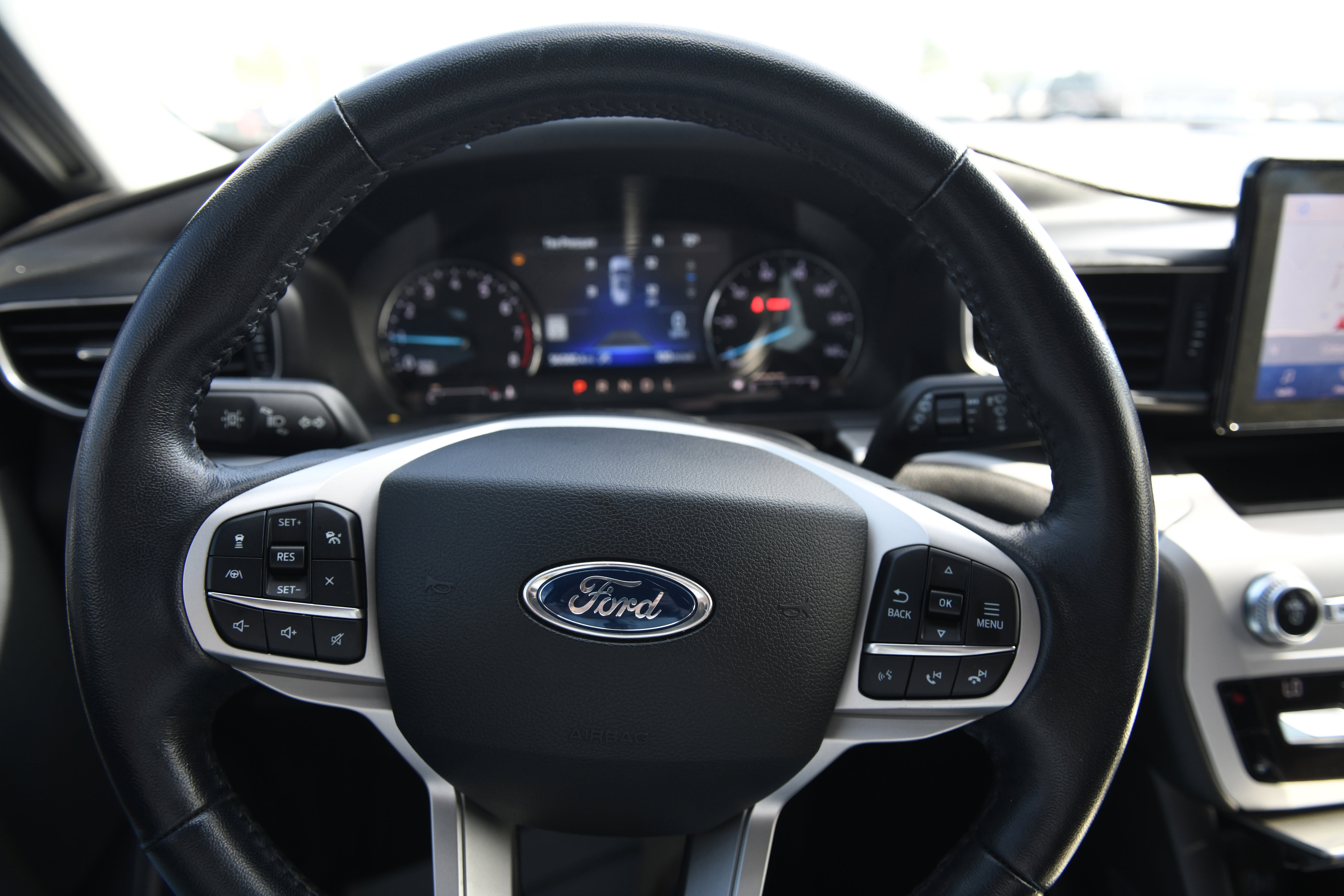 Used 2021 Ford Explorer XLT w/ Equipment Group 202A RWD image 23