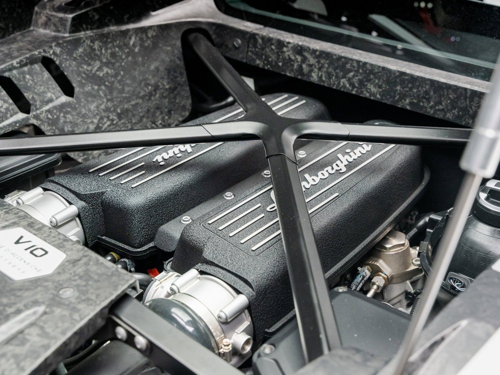 Used 2015 Lamborghini Huracan LP 610-4 image 35