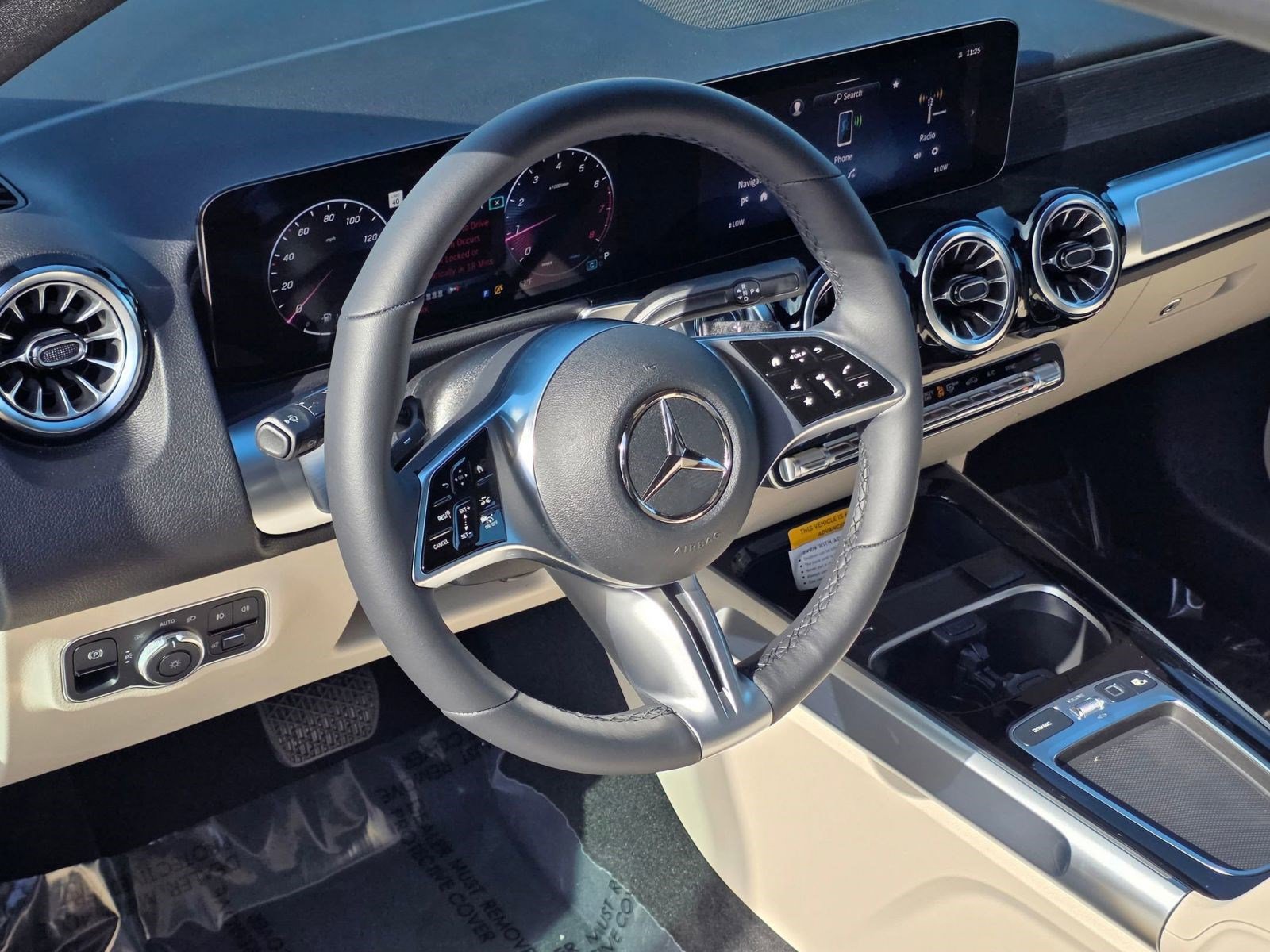 New 2026 Mercedes-Benz GLB 250 4MATIC image 4