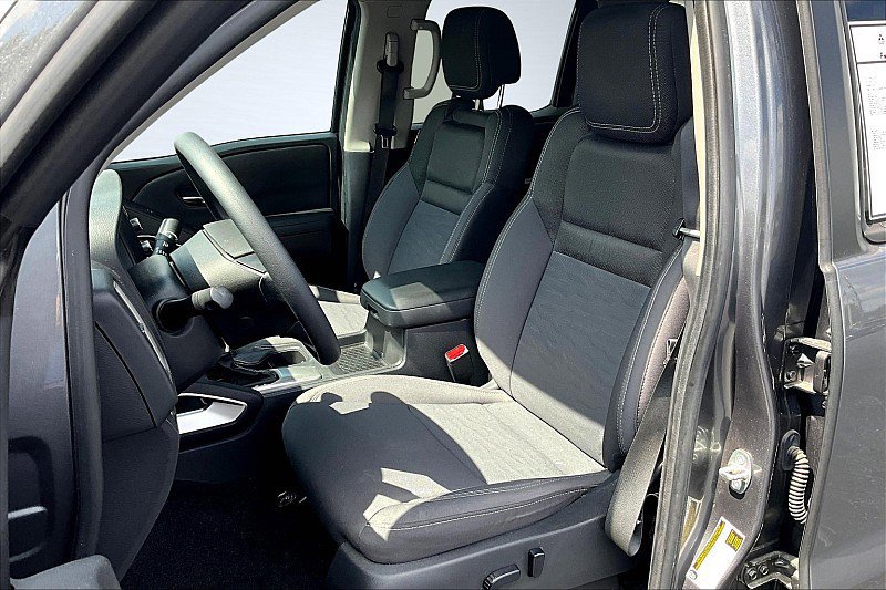 Used 2022 Nissan Frontier SV w/ Technology Package image 21