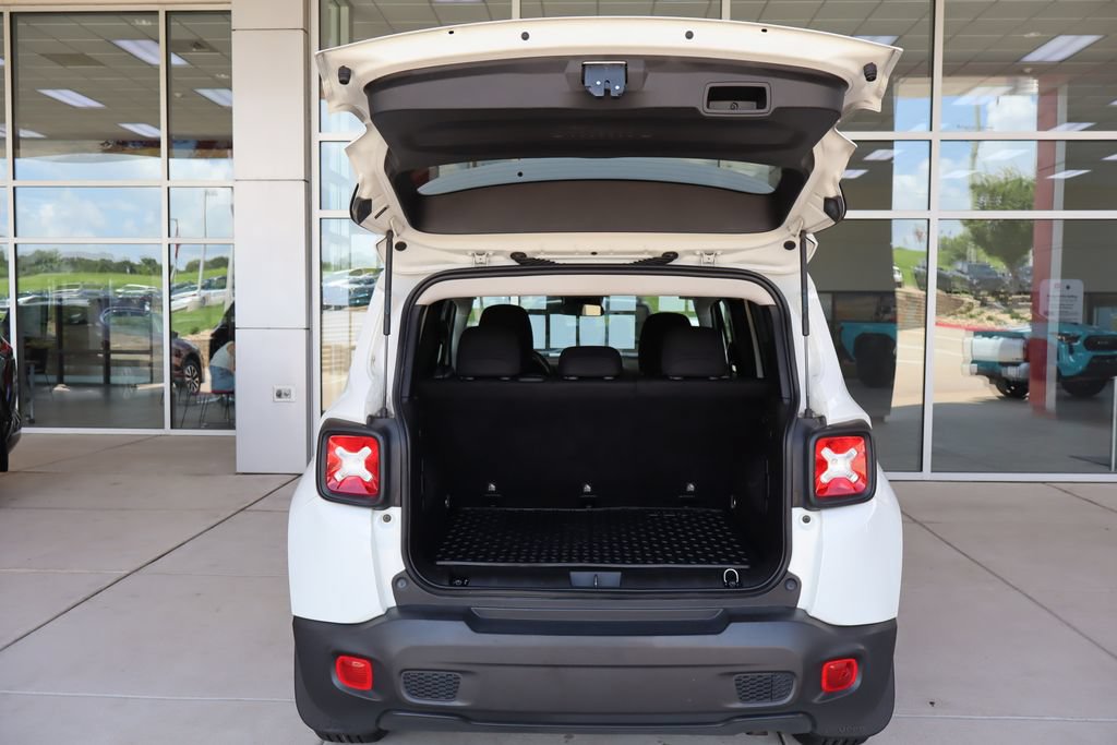Used 2019 Jeep Renegade Latitude FWD image 8