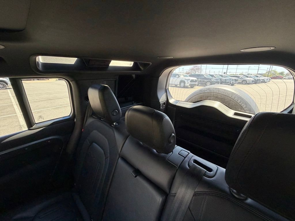 Used 2022 Land Rover Defender 110 X-Dynamic SE image 28