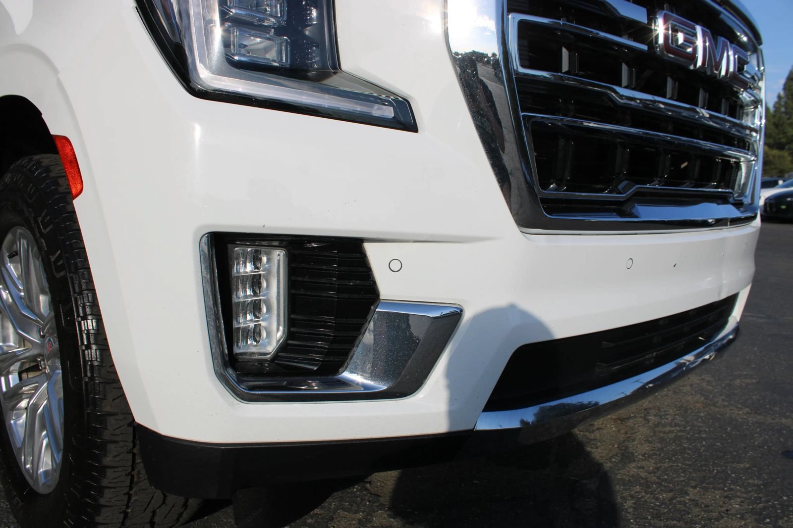 Used 2021 GMC Yukon XL SLT AWD/4WD image 5