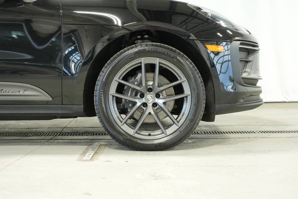 Certified 2026 Porsche Macan Turbo AWD/4WD image 41