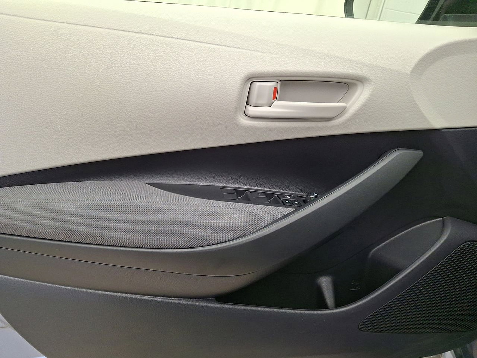 Used 2023 Toyota Corolla LE FWD image 10