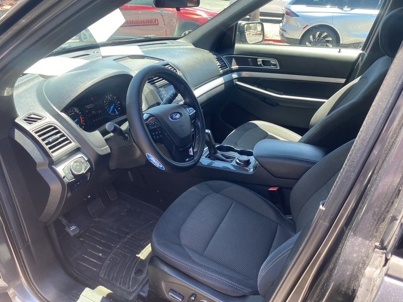 Used 2017 Ford Explorer XLT AWD/4WD image 9