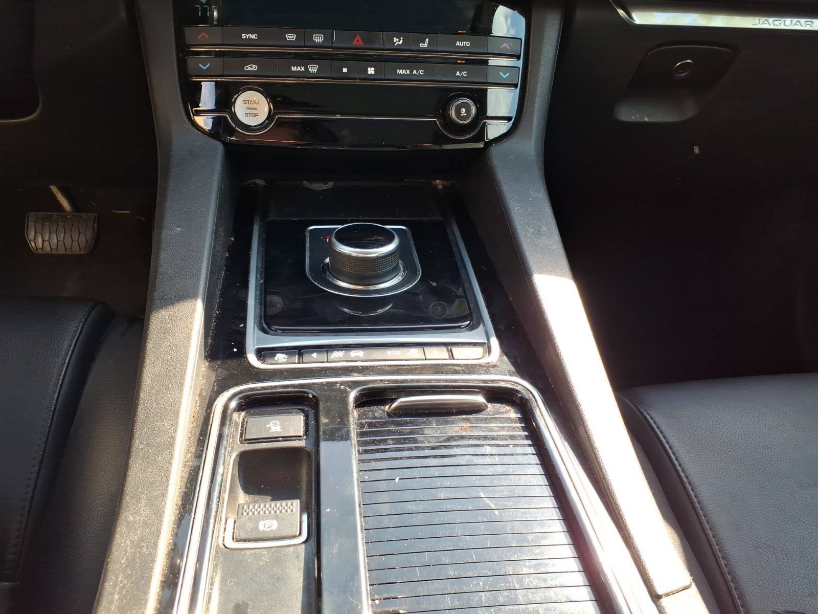 Used 2018 Jaguar F-PACE Premium AWD/4WD image 28