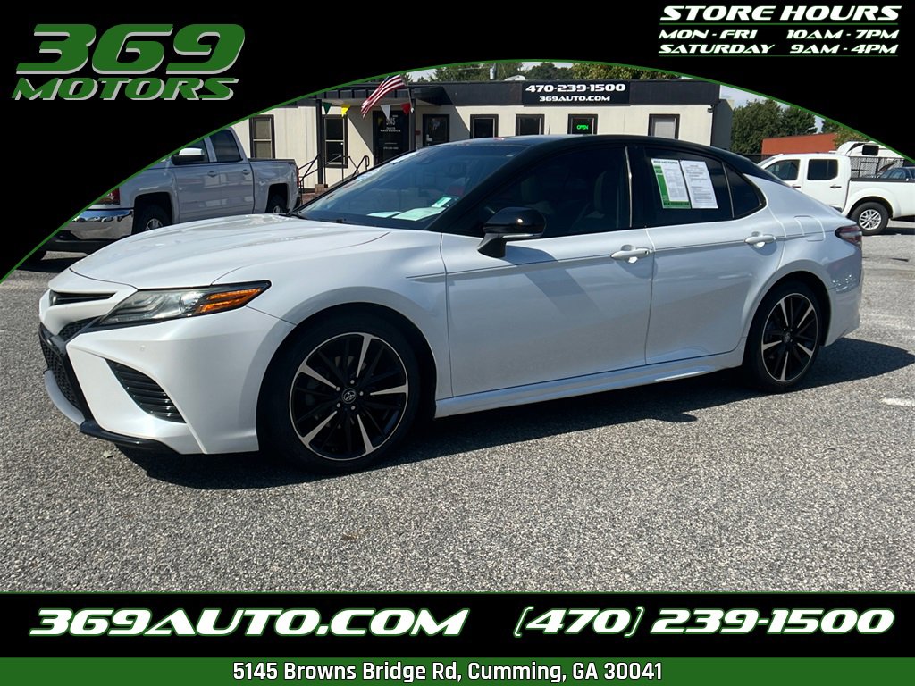 Used 2018 Toyota Camry XSE image 1