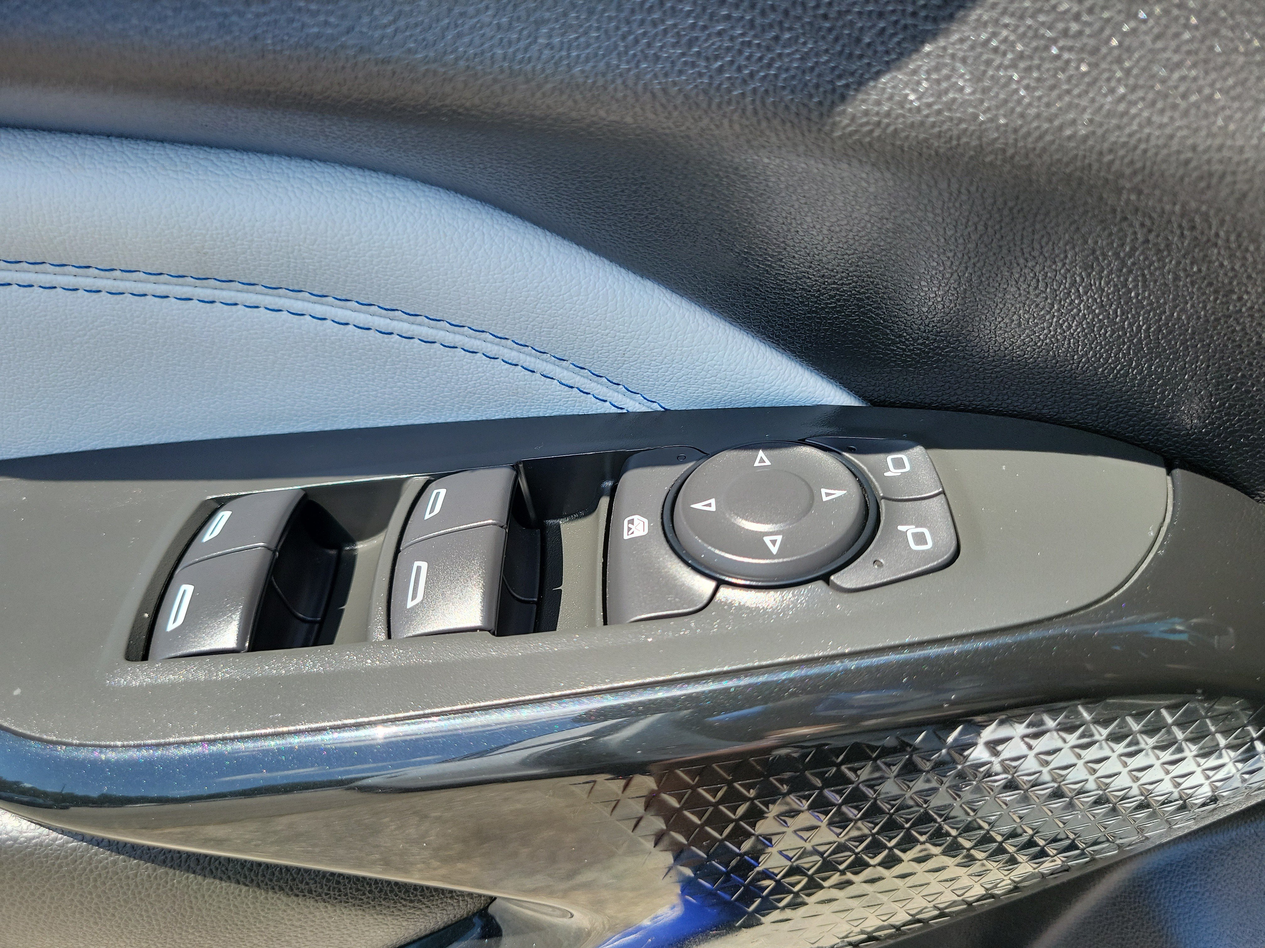 Used 2025 Chevrolet Trax LT FWD image 20