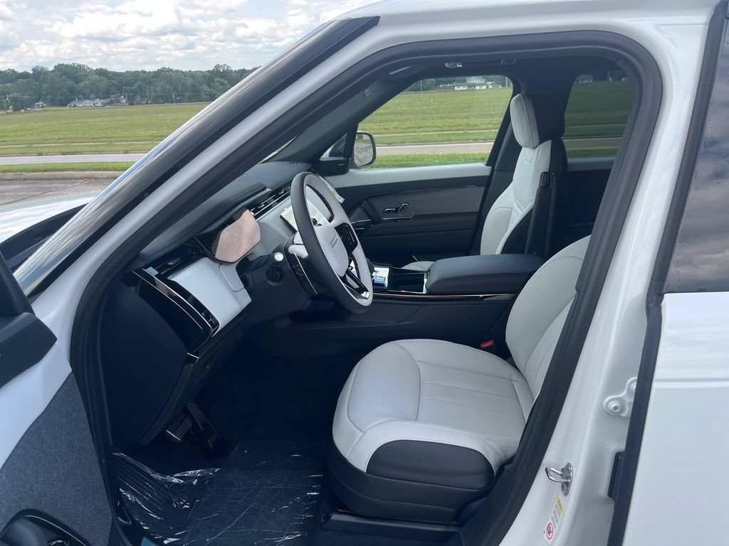 New 2026 Land Rover Range Rover Sport Dynamic SE AWD/4WD image 9