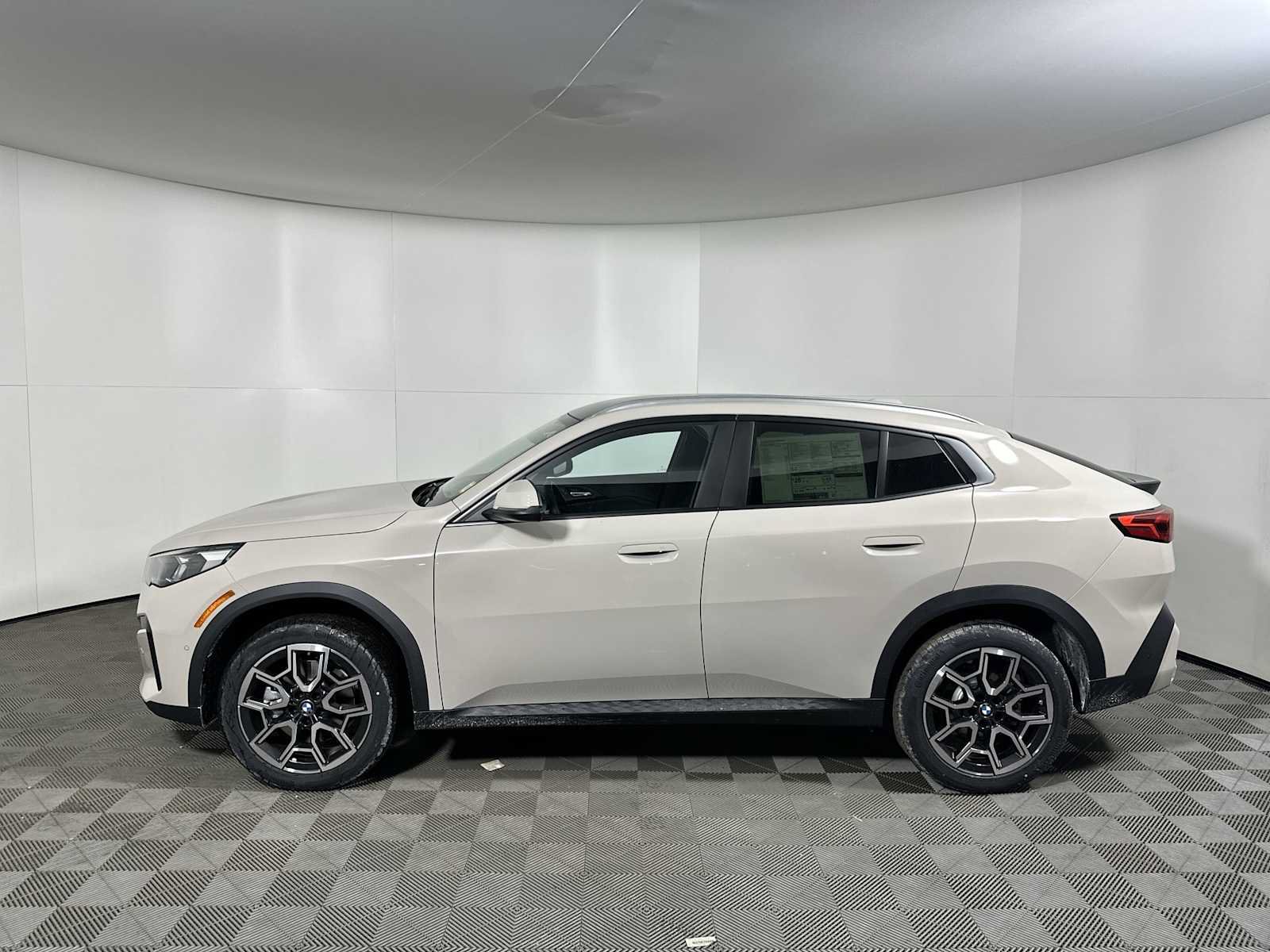 New 2026 BMW X2 xDrive28i w/ Convenience Package AWD/4WD image 4
