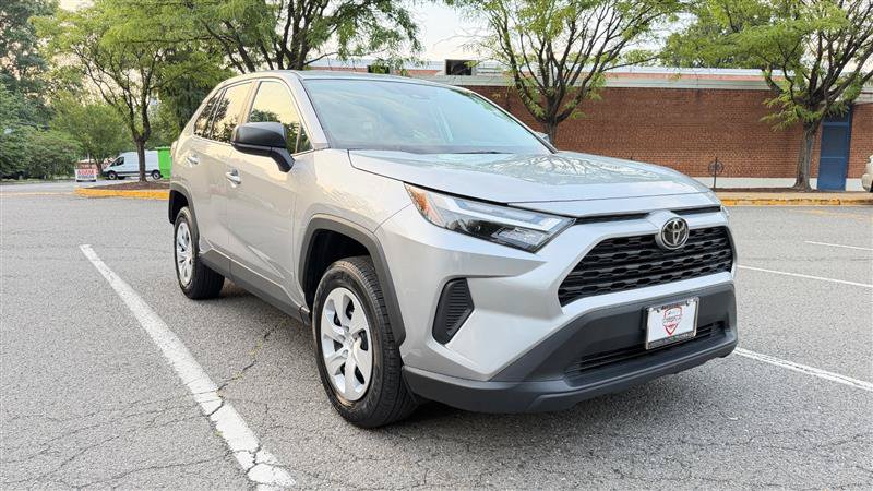 Used 2025 Toyota RAV4 LE AWD/4WD image 5