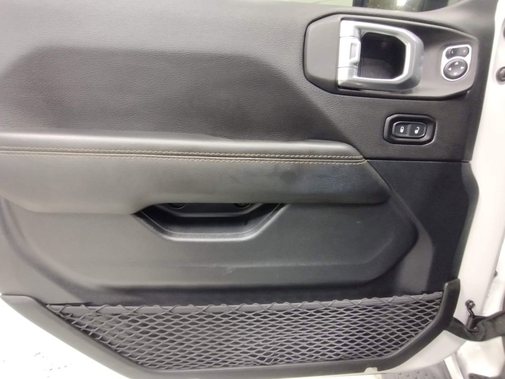 Used 2020 Jeep Wrangler Unlimited Sahara image 25