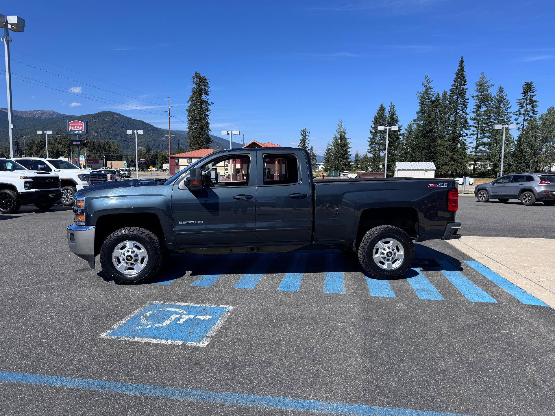 Used 2017 Chevrolet Silverado 2500 LT w/ LT Convenience Package AWD/4WD image 4