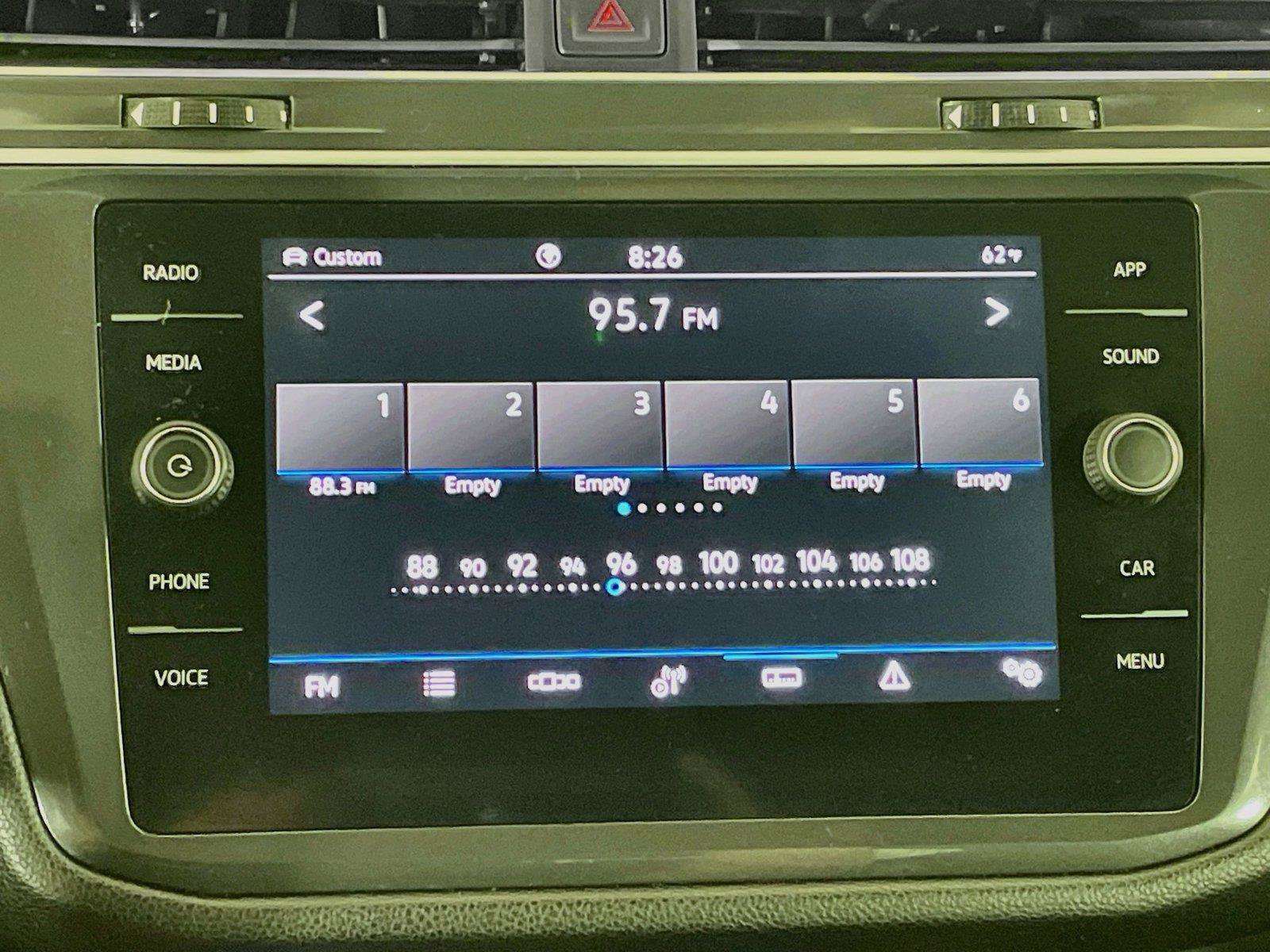 Used 2024 Volkswagen Tiguan SE AWD/4WD image 7