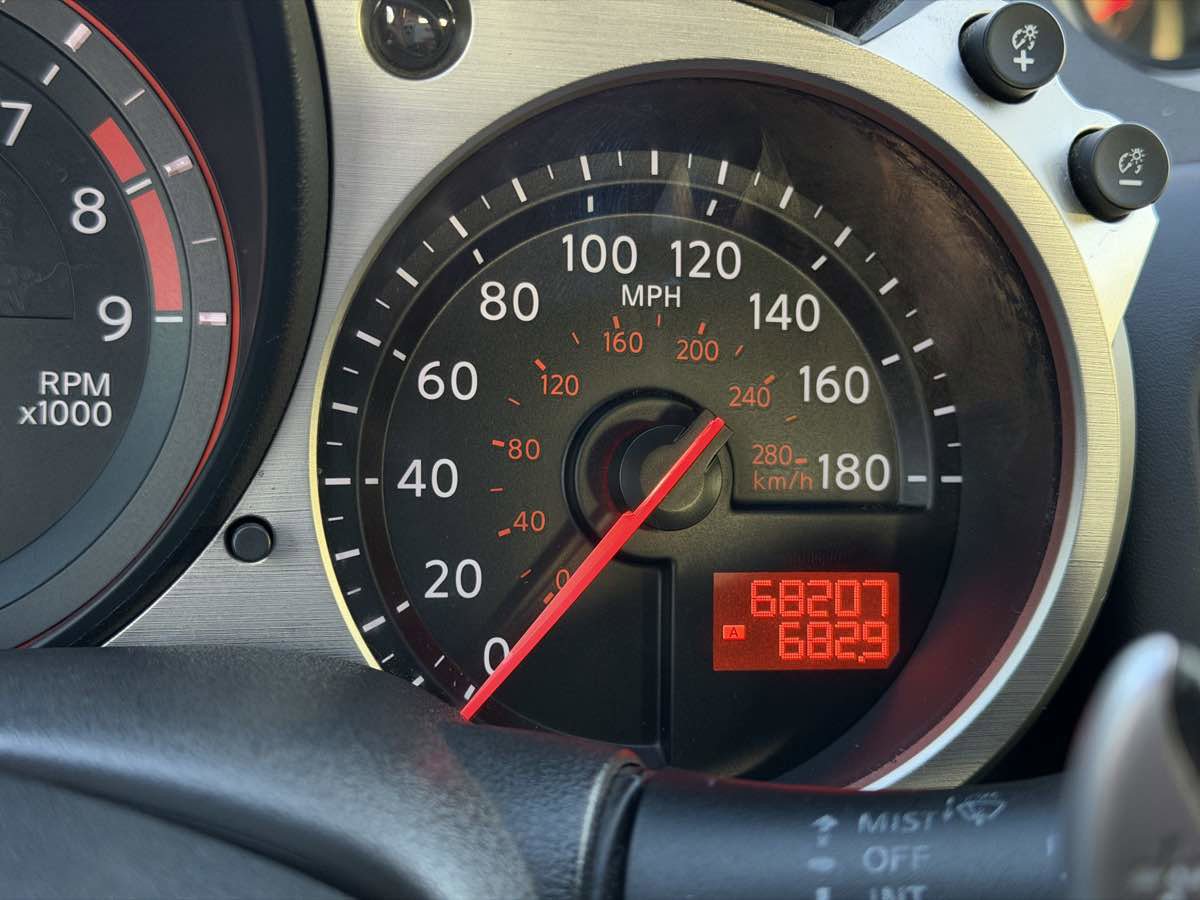 Used 2011 Nissan 370Z Touring w/ Sport Pkg image 34