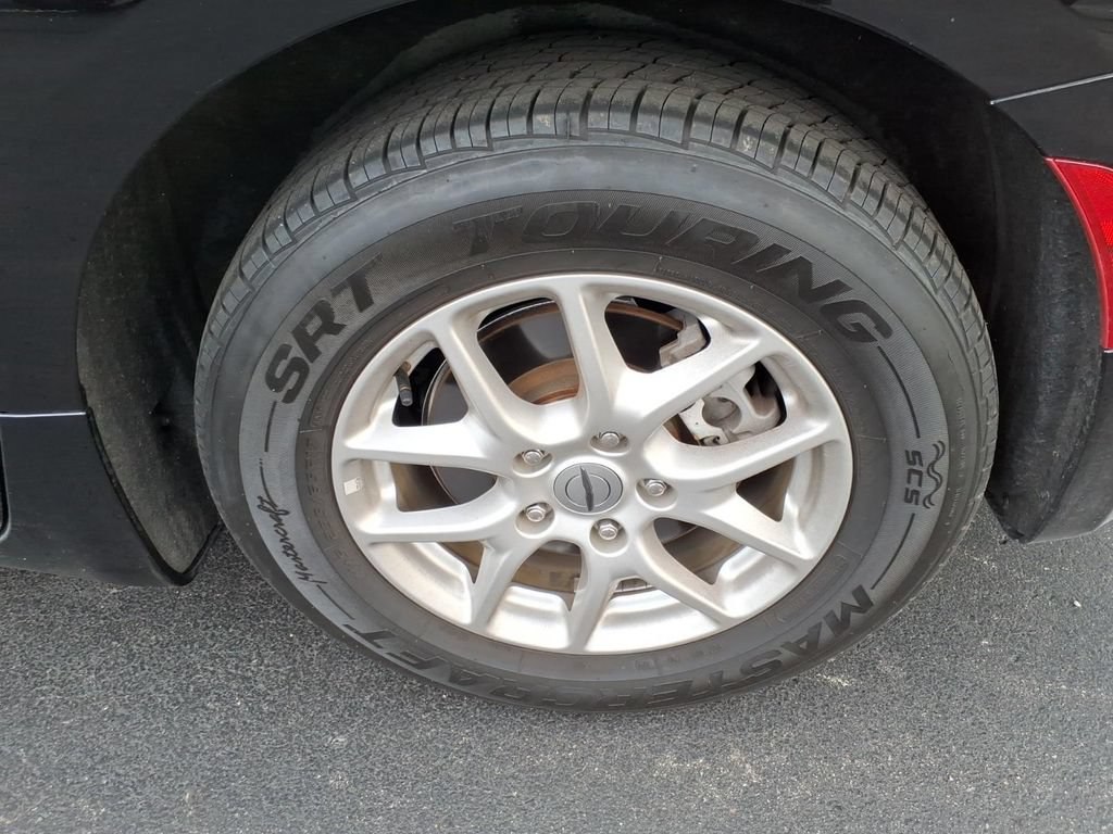 Used 2024 Chrysler Pacifica Touring-L FWD image 7