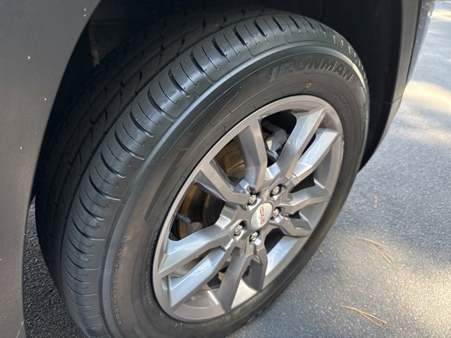 Used 2024 GMC Terrain SLT image 32