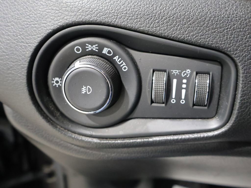 Used 2016 Jeep Renegade Trailhawk AWD/4WD image 34