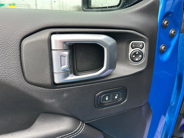 Used 2022 Jeep Wrangler Unlimited Sahara w/ Cold Weather Group image 17