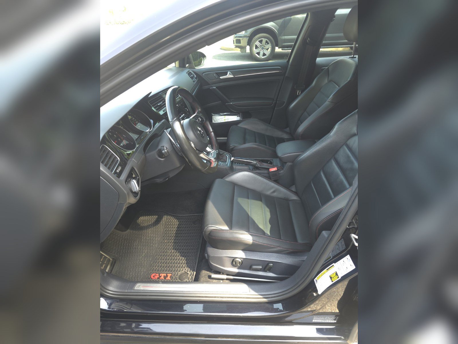 Used 2019 Volkswagen Golf 4-Door FWD image 15