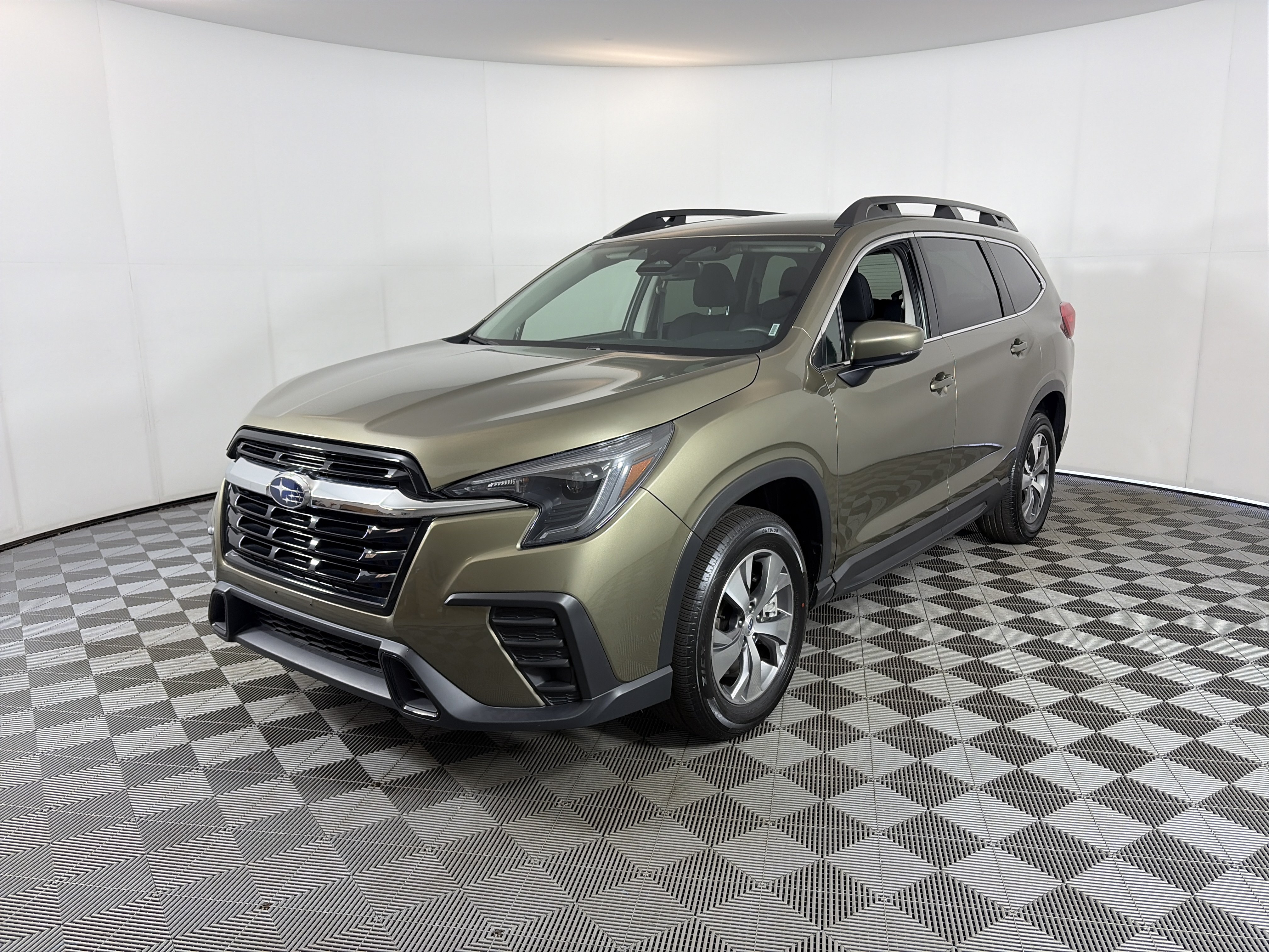 Certified 2025 Subaru Ascent Premium AWD/4WD image 2