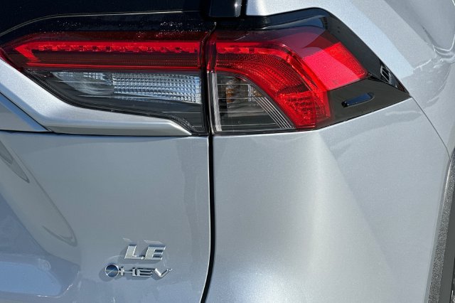 Certified 2025 Toyota RAV4 LE AWD/4WD image 31