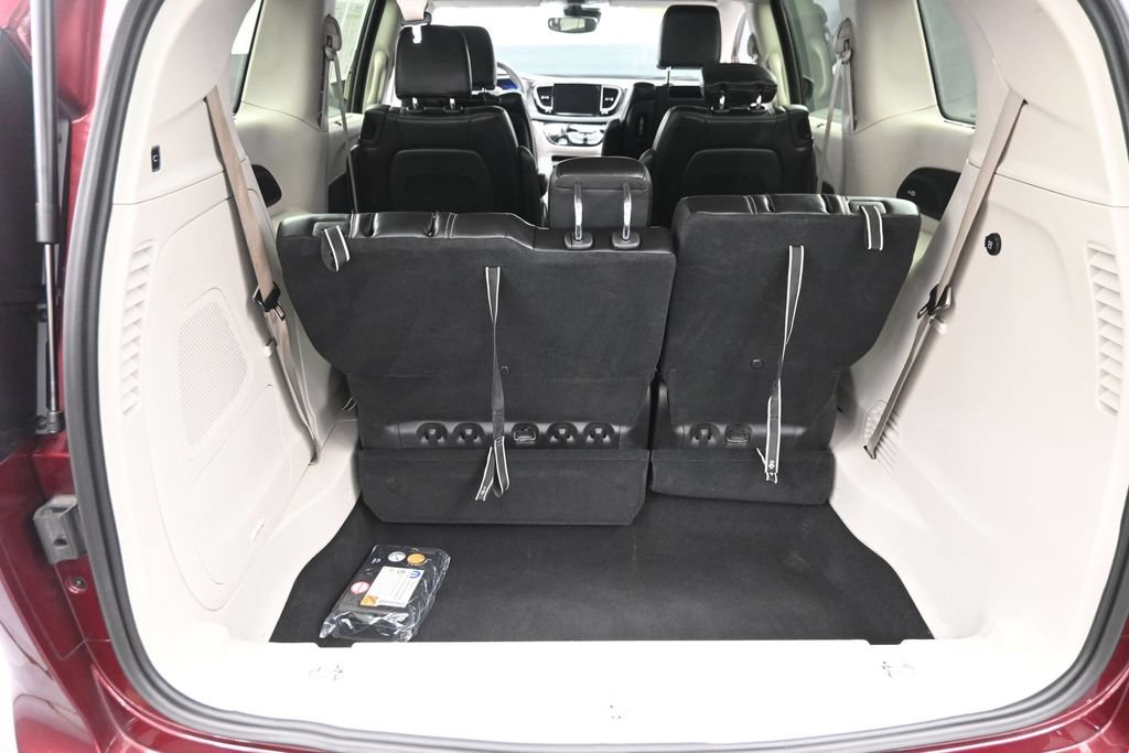 Used 2023 Chrysler Pacifica Touring-L w/ Uconnect Theater Family Group AWD/4WD image 12